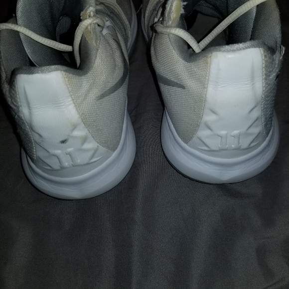 !!!!!!*SOLD*!!!!!!!!Kyrie flytrap white - Picture 2 of 8